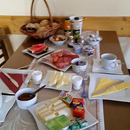 Gasthaus ,,Zum Schwarzen Baer" Gusten Esterno foto