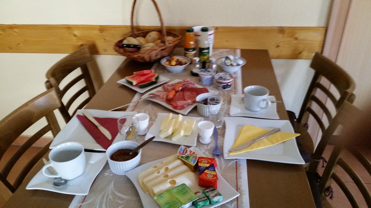 Gasthaus ,,Zum Schwarzen Baer" Gusten Esterno foto