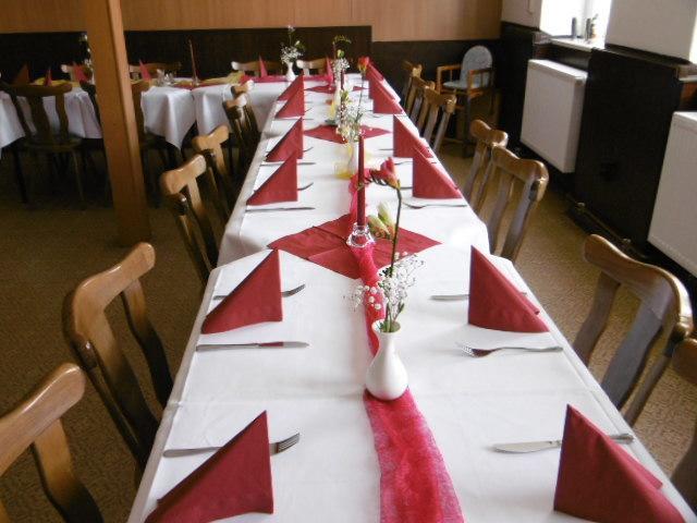 Gasthaus ,,Zum Schwarzen Baer" Gusten Esterno foto